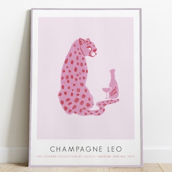 Pink Champagne Leo  - Poster av Jessica Jämting