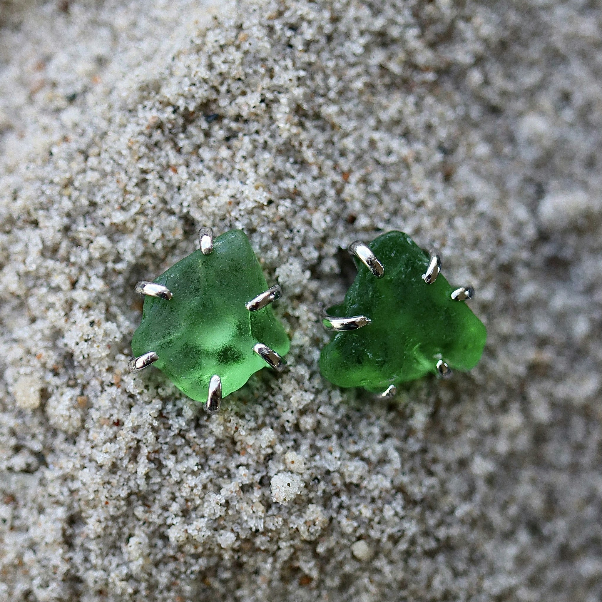 Rough Green stiftörhängen