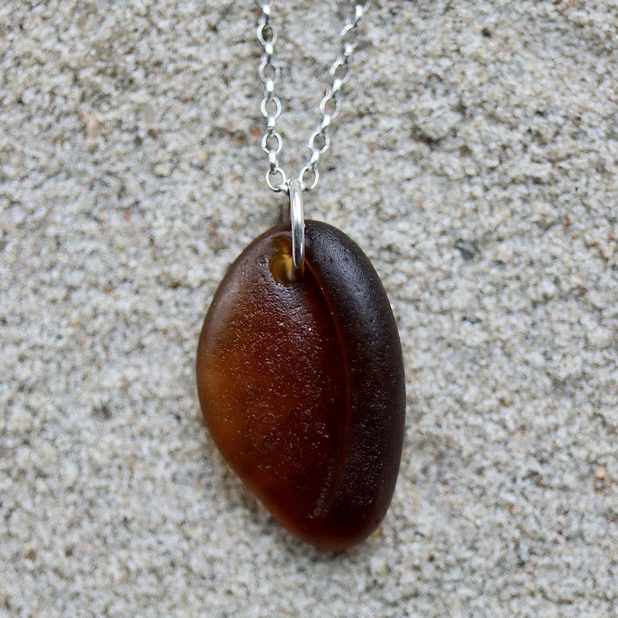 Chocolate Bean halsband