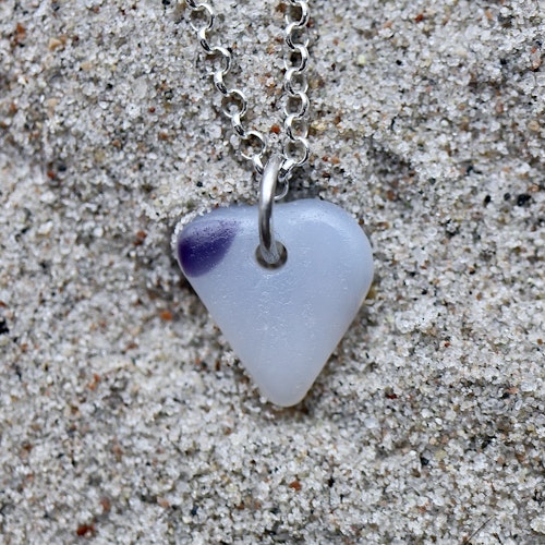 Heart Touched By Lilacs  halsband