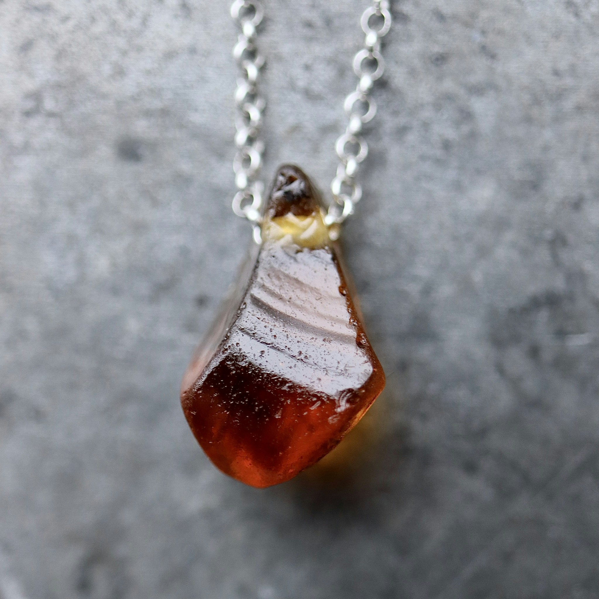 Not Amber halsband