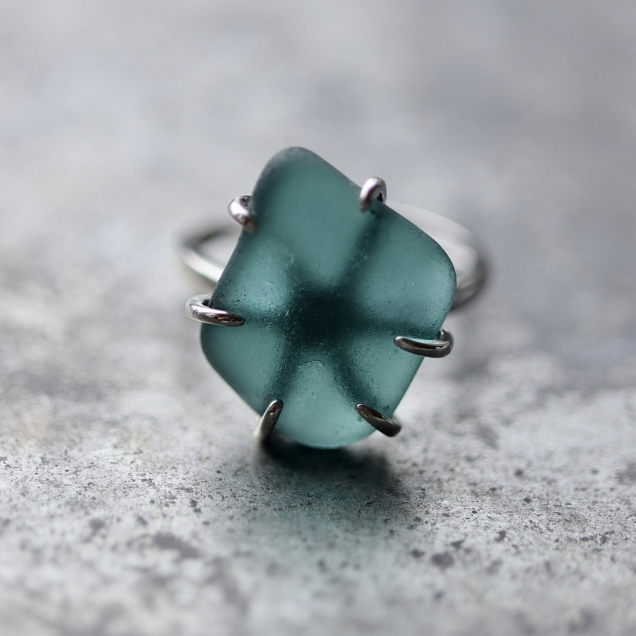 Flowing ring