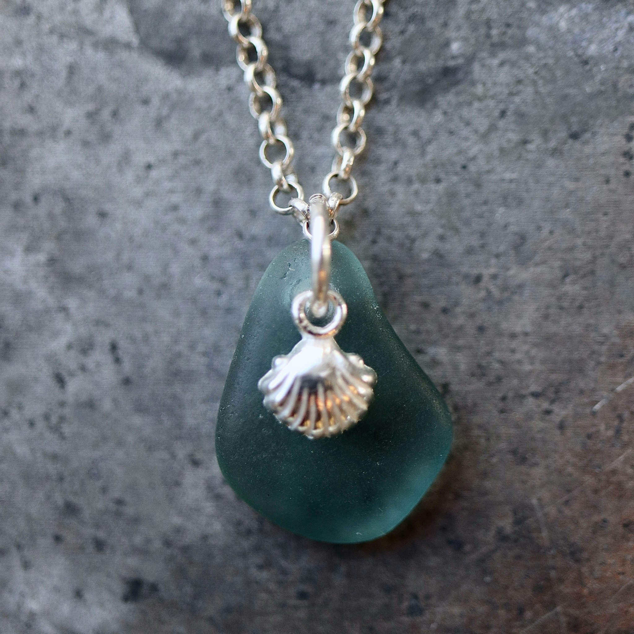 Oceanic Silvershell berlockhalsband