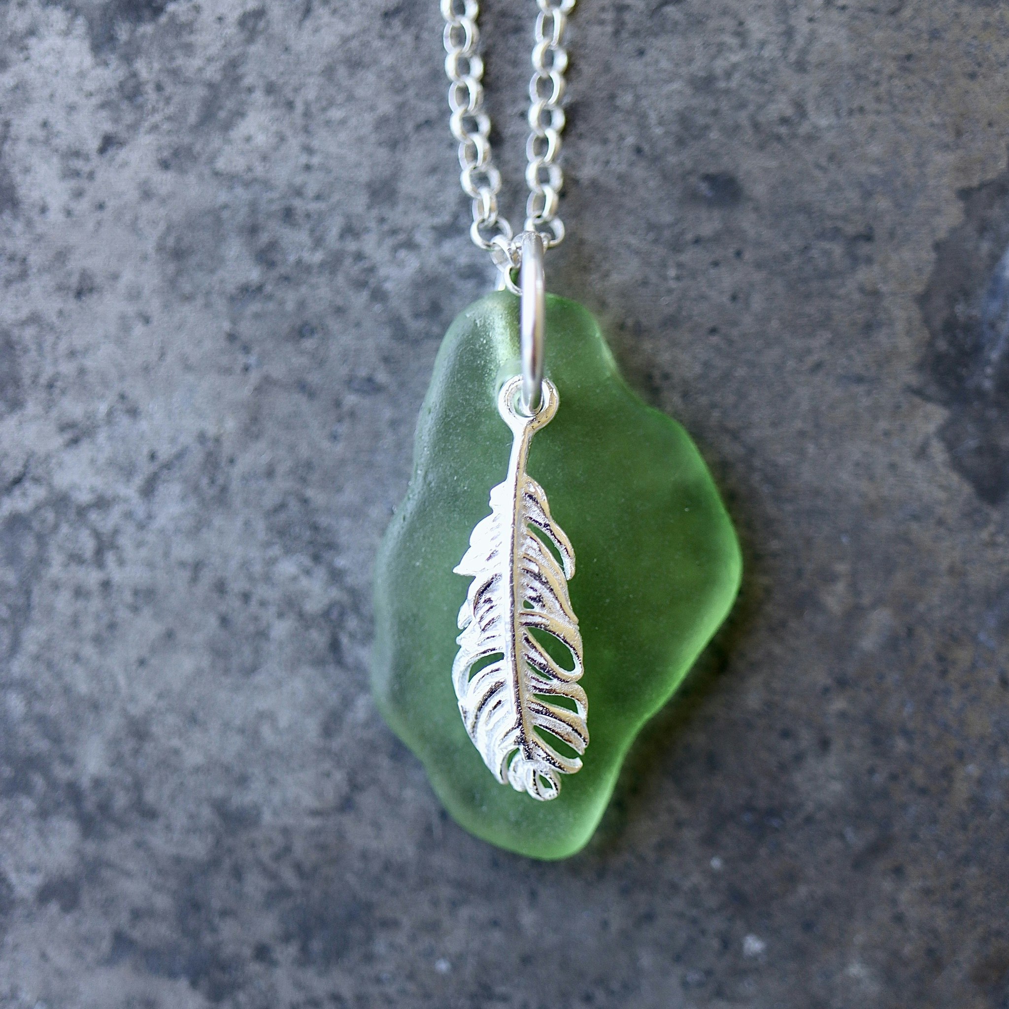 Forest Feather berlockhalsband