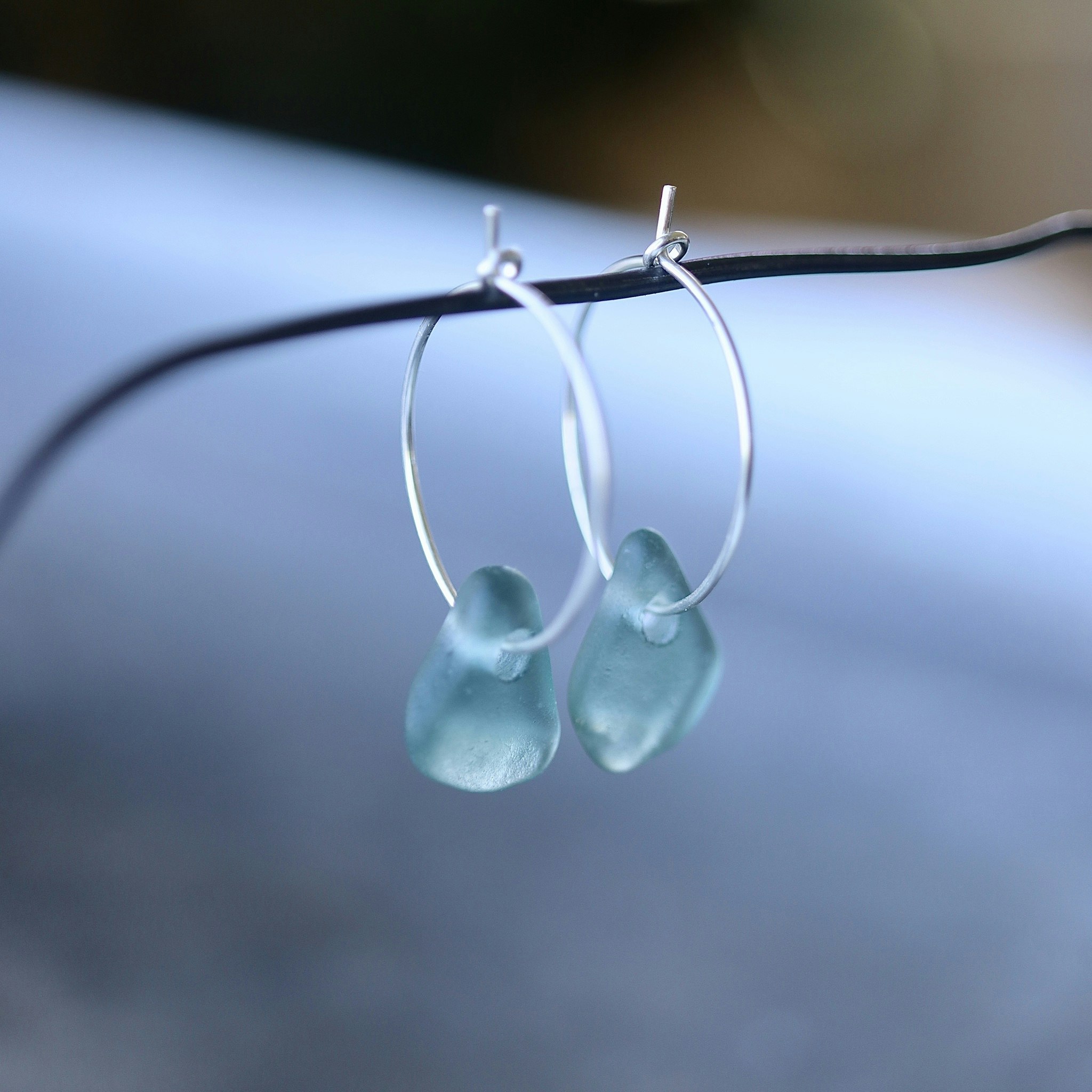 Small Loop Blue Drops örhängen