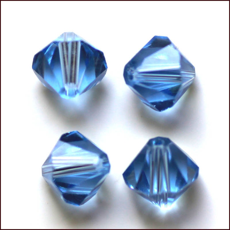 Lyxiga fasetterade Bicon glaspärlor - Klass AAA - himmelsblå - 10-p -6x6 mm