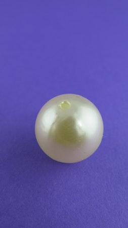 Crémefärgad rund pärla