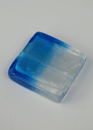 Fyrkantiga glaspärlor blå/vit