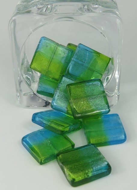 Fyrkantiga glaspärlor blå/grön