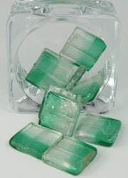 Fyrkantiga glaspärlor ljusgrön/vit