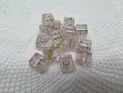 Fyrkantiga glaspärlor rosa