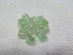 Fyrkantiga glaspärlor vit/grön