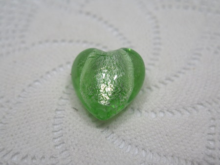 Hjärtformade glaspärlor ljusgrön 10-p