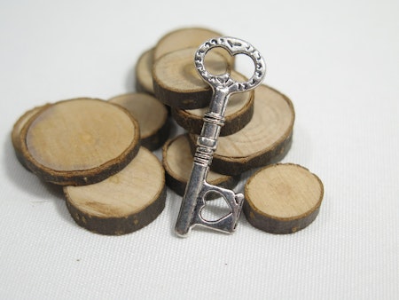 Charms - Berlock - Nyckel - antik silver