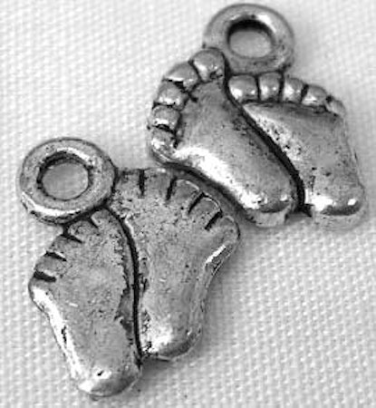 Charms - Berlock - Babyfötter - antik silver