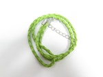 Flätat läder halsband med hummer lås, grön