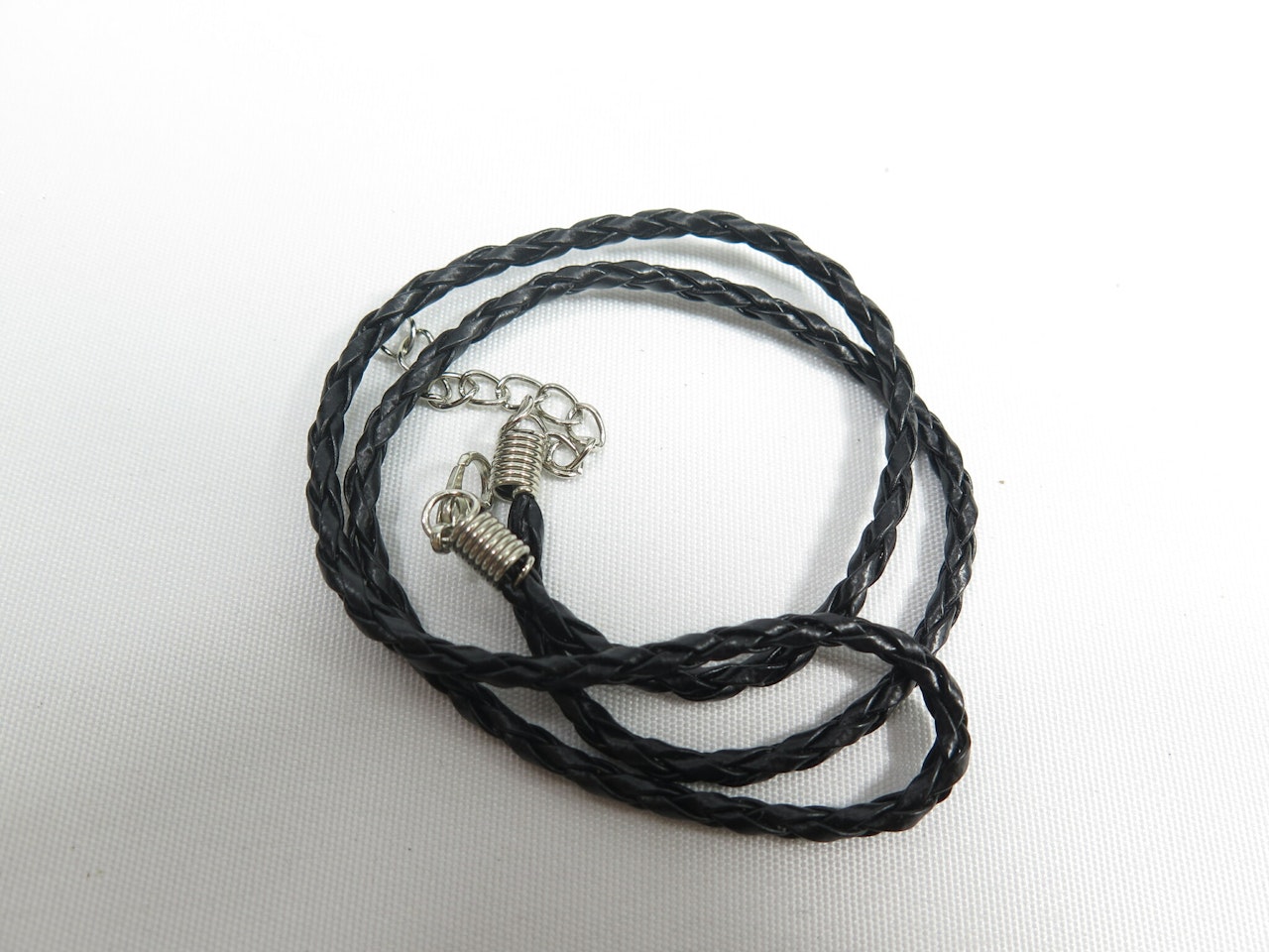 Flätat läder halsband med hummer lås, svart