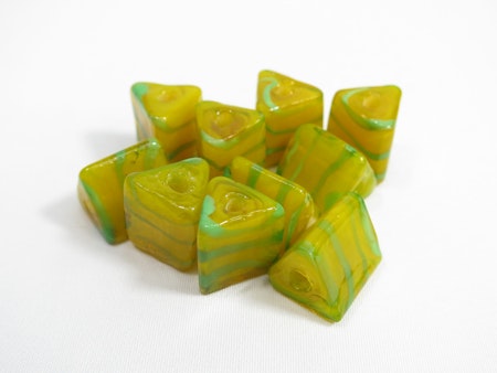 Glaspärlor trekantiga randig gul/grön