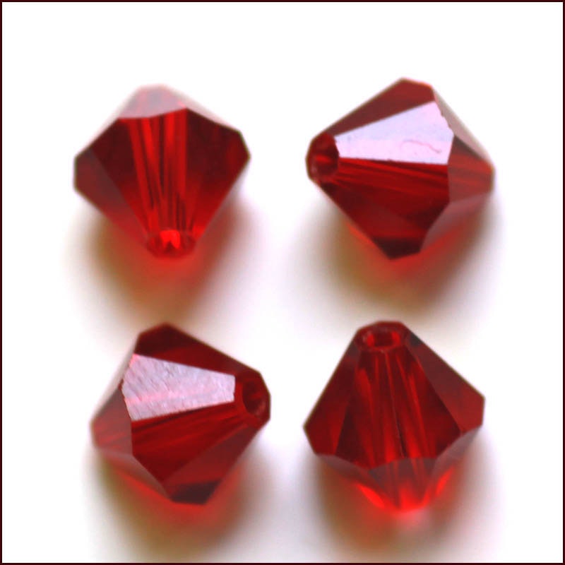 Lyxiga fasetterade Bicon glaspärlor - Klass AAA - mörk röd - 20-p -4x4mm