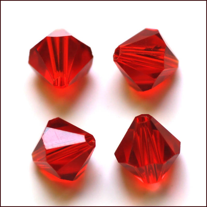 Lyxiga fasetterade Bicon glaspärlor - Klass AAA - röd - 20-p -4x4mm