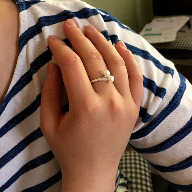 Chantelle - Vacker silverring med vita sötvattenpärlor
