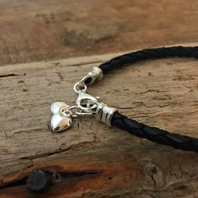 Fiona - Twin heart, läder och silver