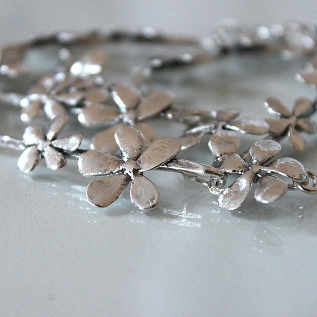 Silver flower - Ljuvligt halsband. ÖRHÄNGEN (149.-) PÅ KÖPET