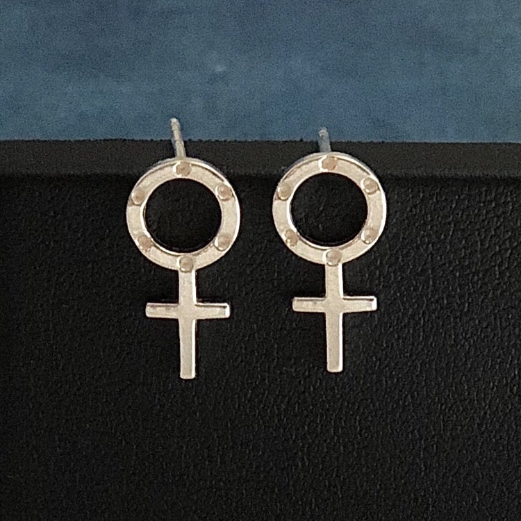 Venus - Stiftörhängen med lite större kvinnosymbol
