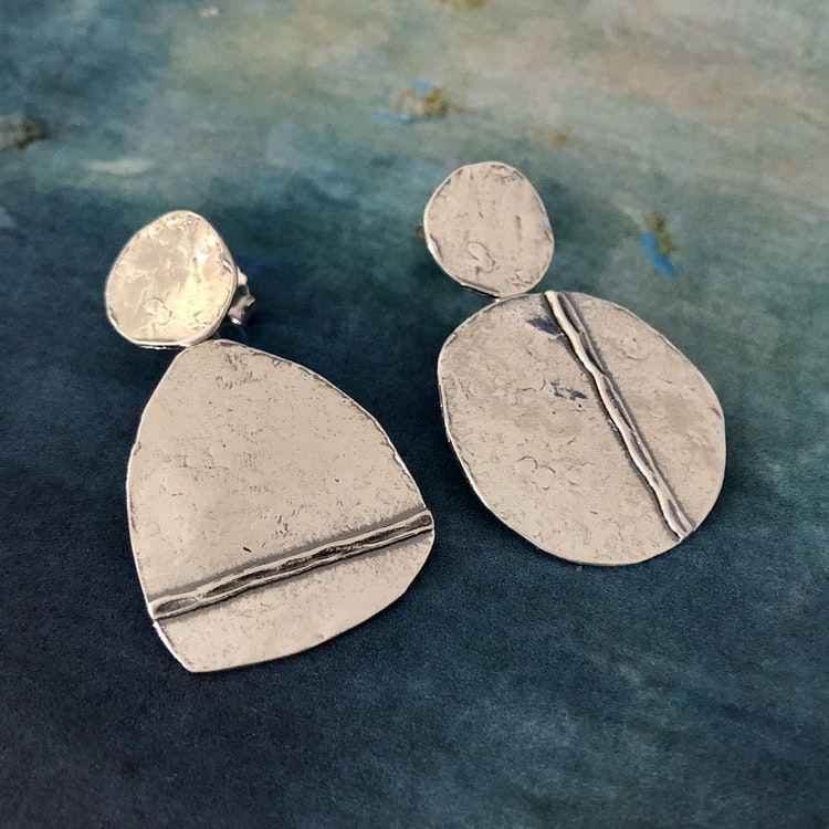 Monia - Läckra örhängen i oxiderat silver
