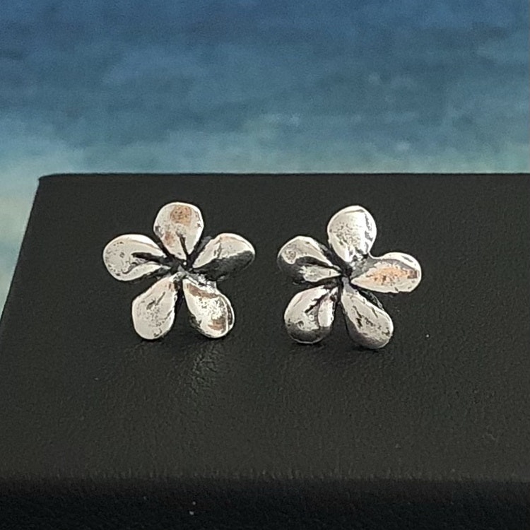 Silver flower - Ljuvligt halsband. ÖRHÄNGEN (179.-) PÅ KÖPET