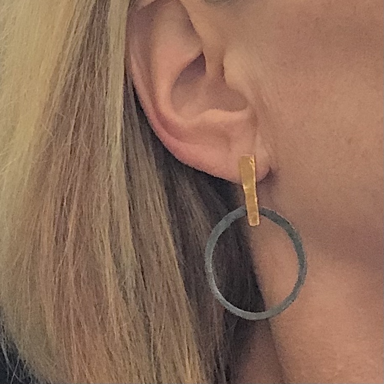 Paulina - Snygga oxiderade örhängen med guldinslag