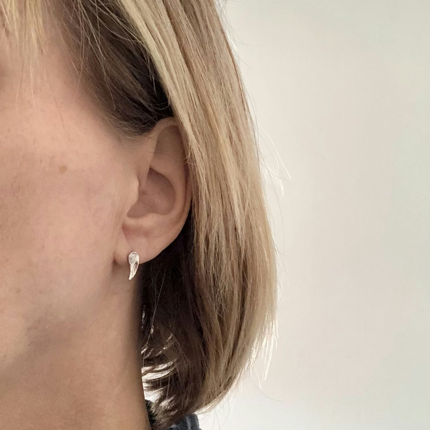 Set med änglavingar hänge och örhängen