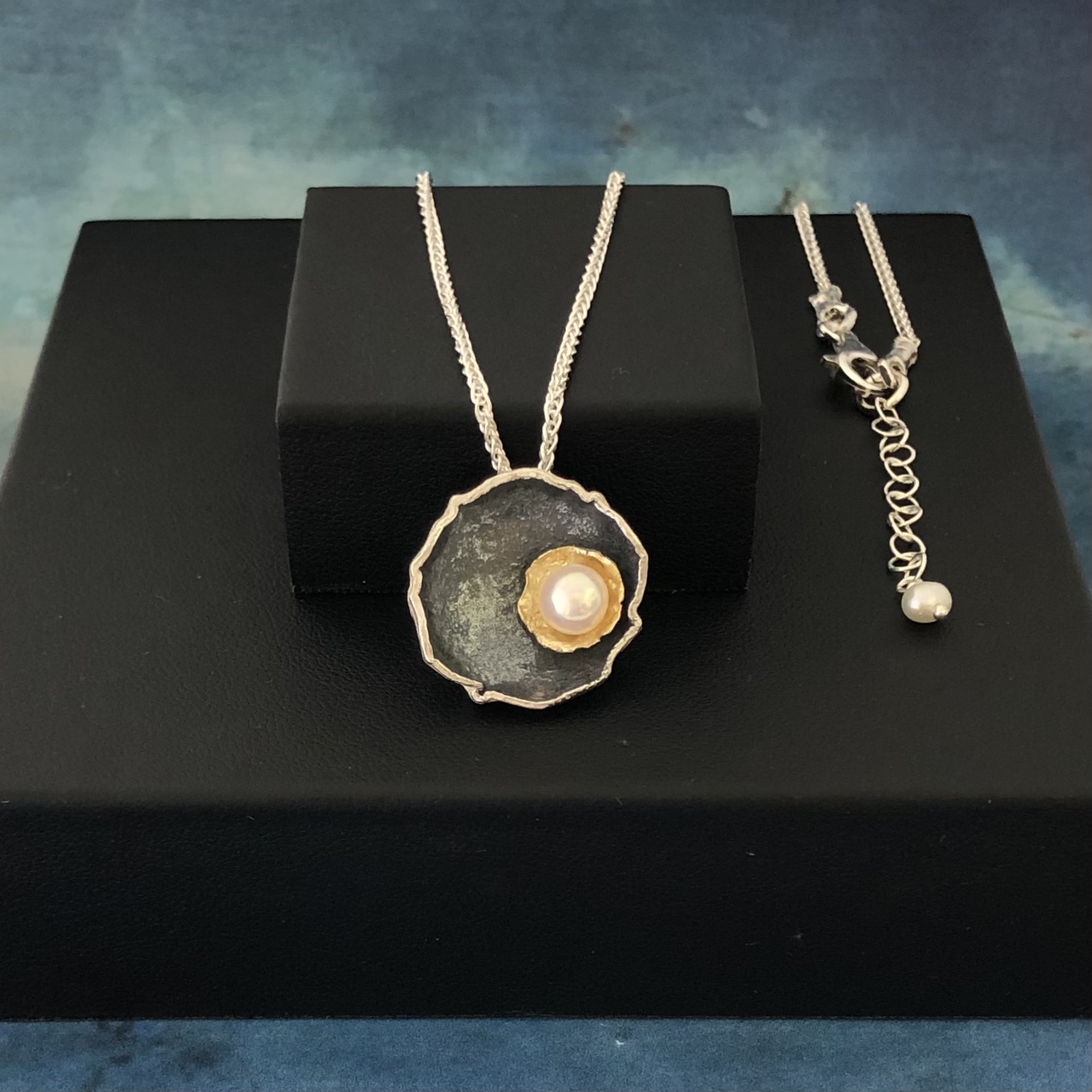 Vanja - Vackert silverhalsband med pärla och guldförgyllning