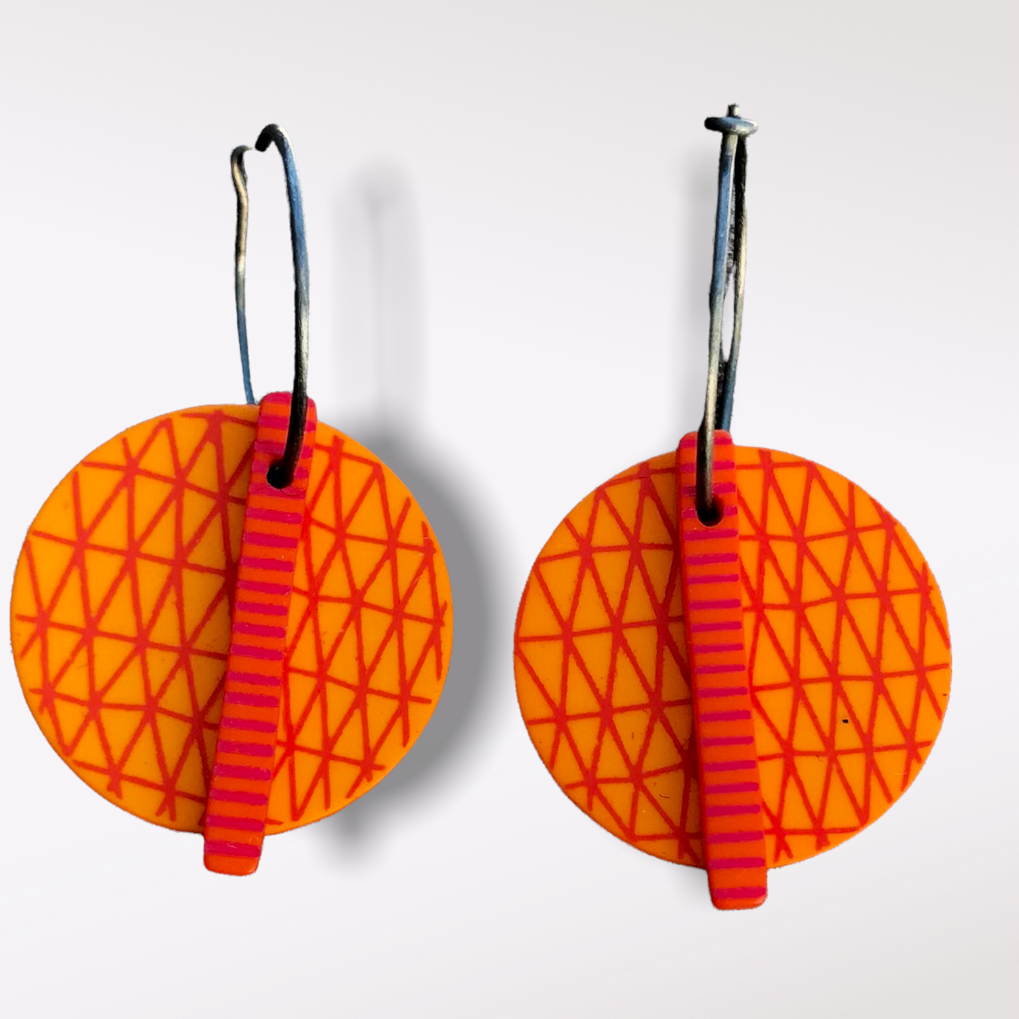 Ping - Orange örhängen i plexi och titan