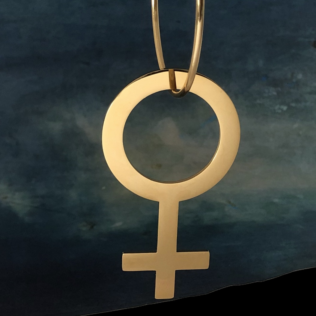 Venus - Stort kaxigt örhänge i guldpläterat stål, säljs styckvis