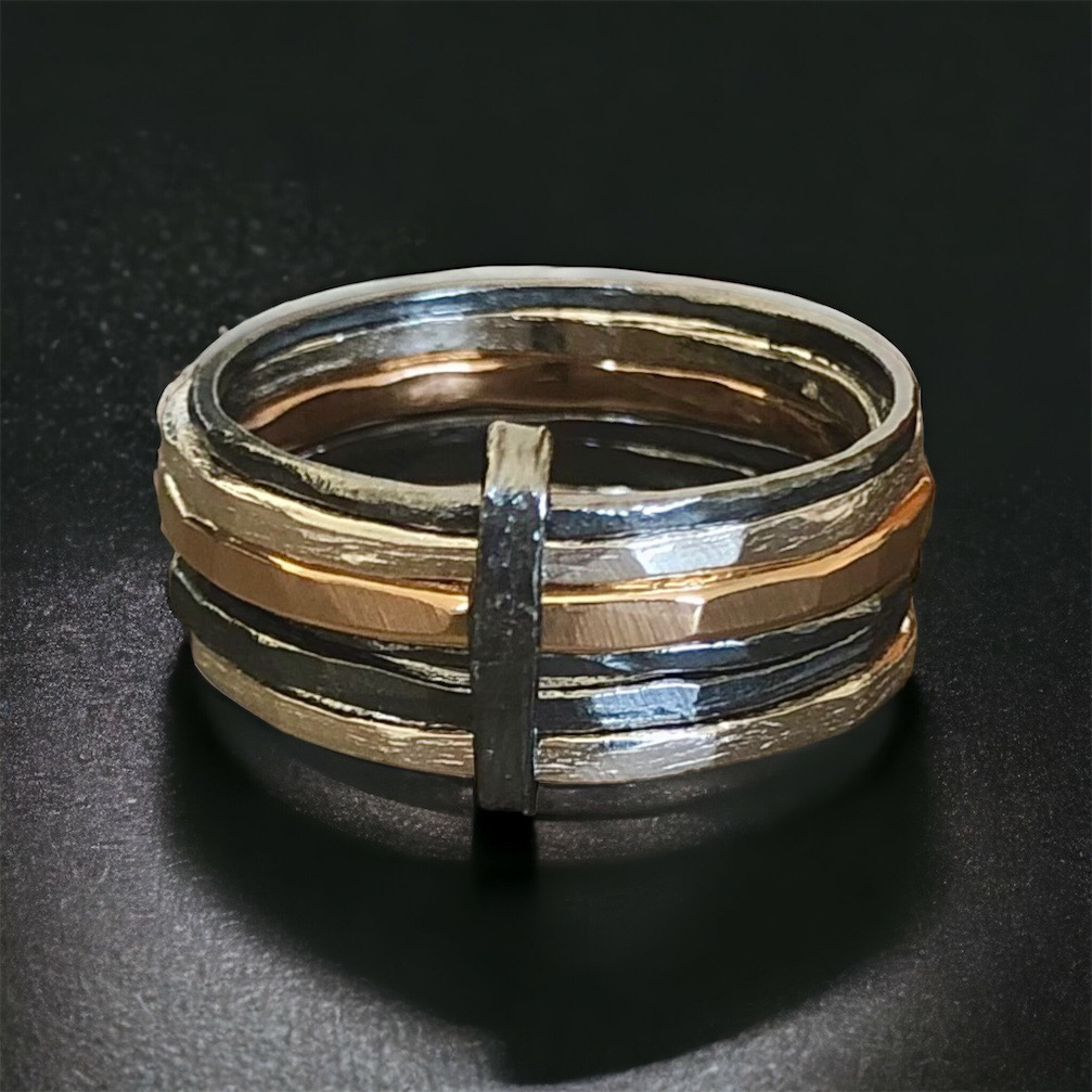 Miya - Sex ringar i silver, svartoxid och guldförgyllning