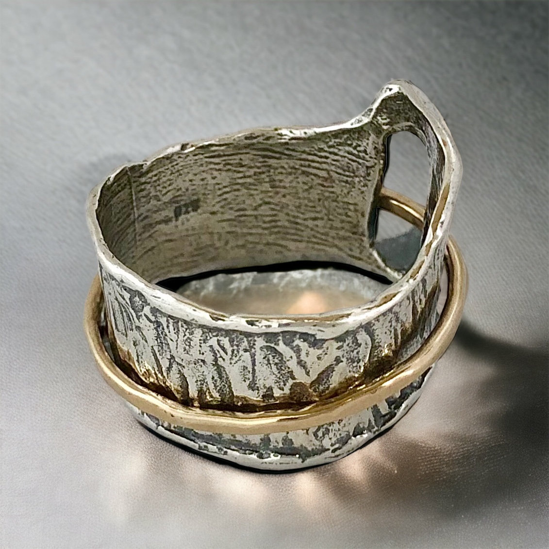 Kiara - Ring med design som sticker ut  ENDAST NÅGRA STORL KVAR
