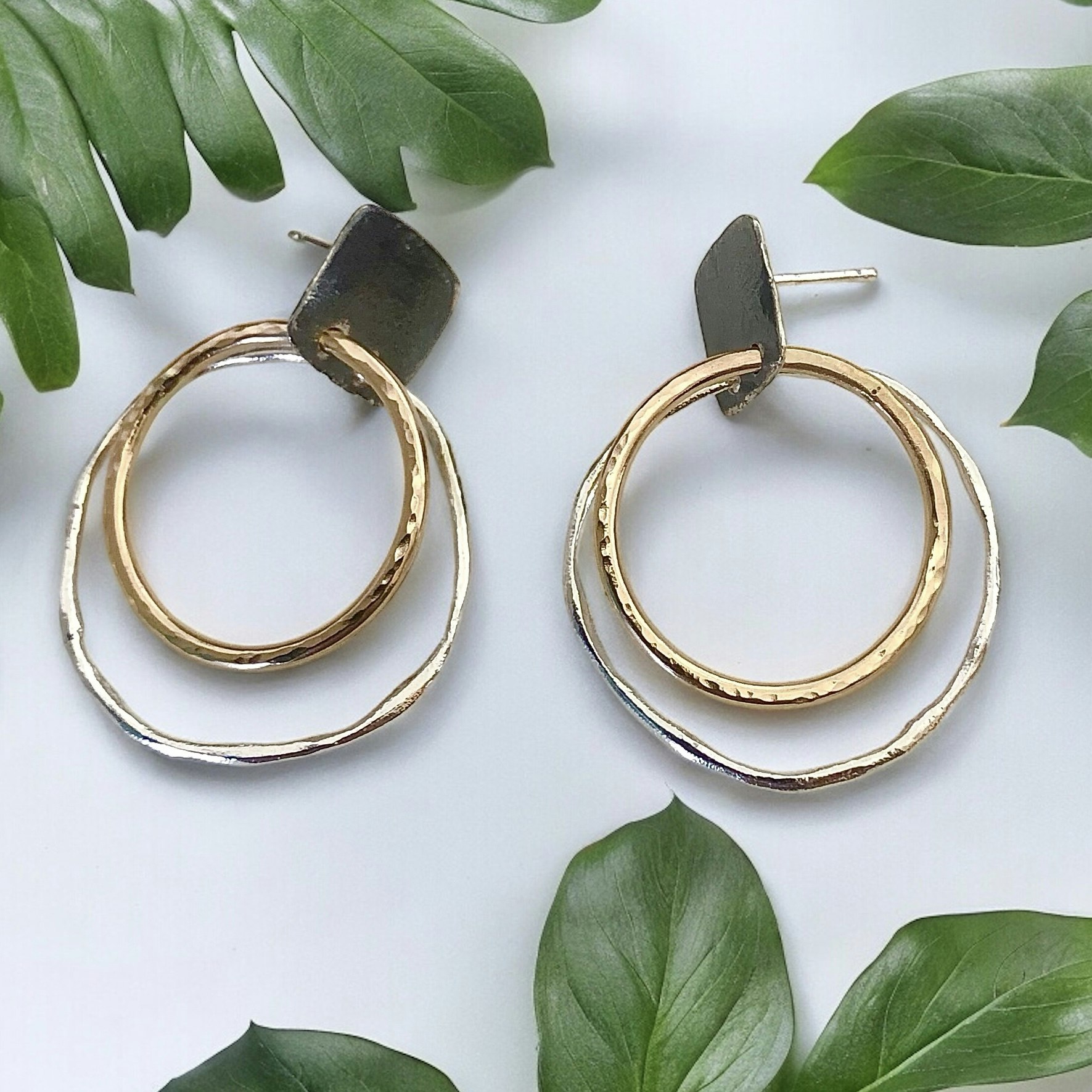 Ramona - Vacker design i silver, guld och svart