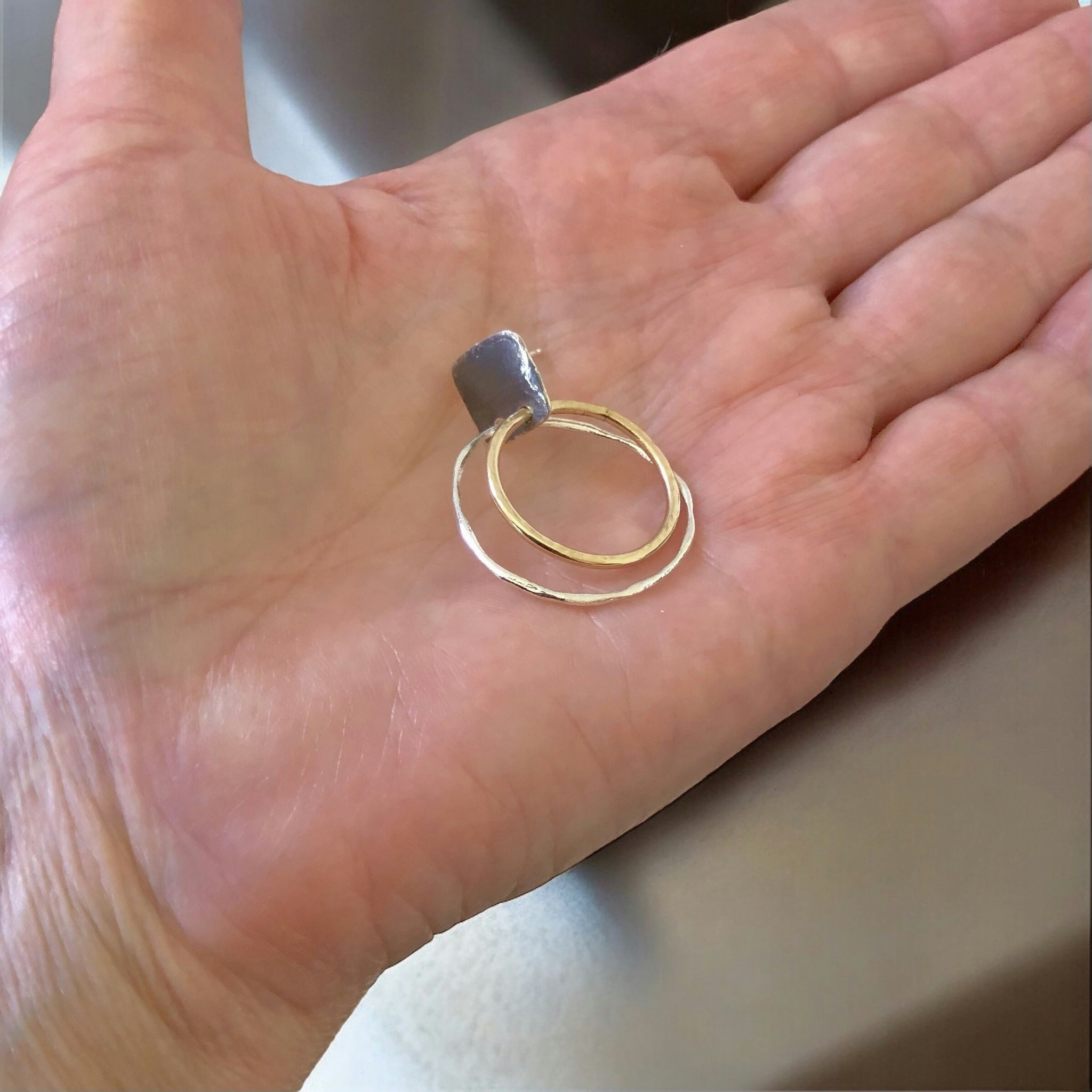 Ramona - Vacker design i silver, guld och svart