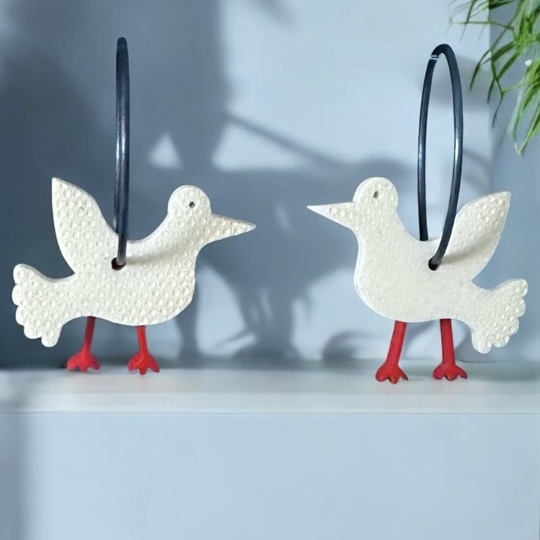Fredsduva - Örhängen i plexiglas och titan