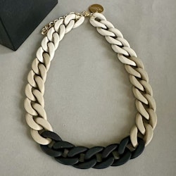 Halsband i beige/nougat/svart