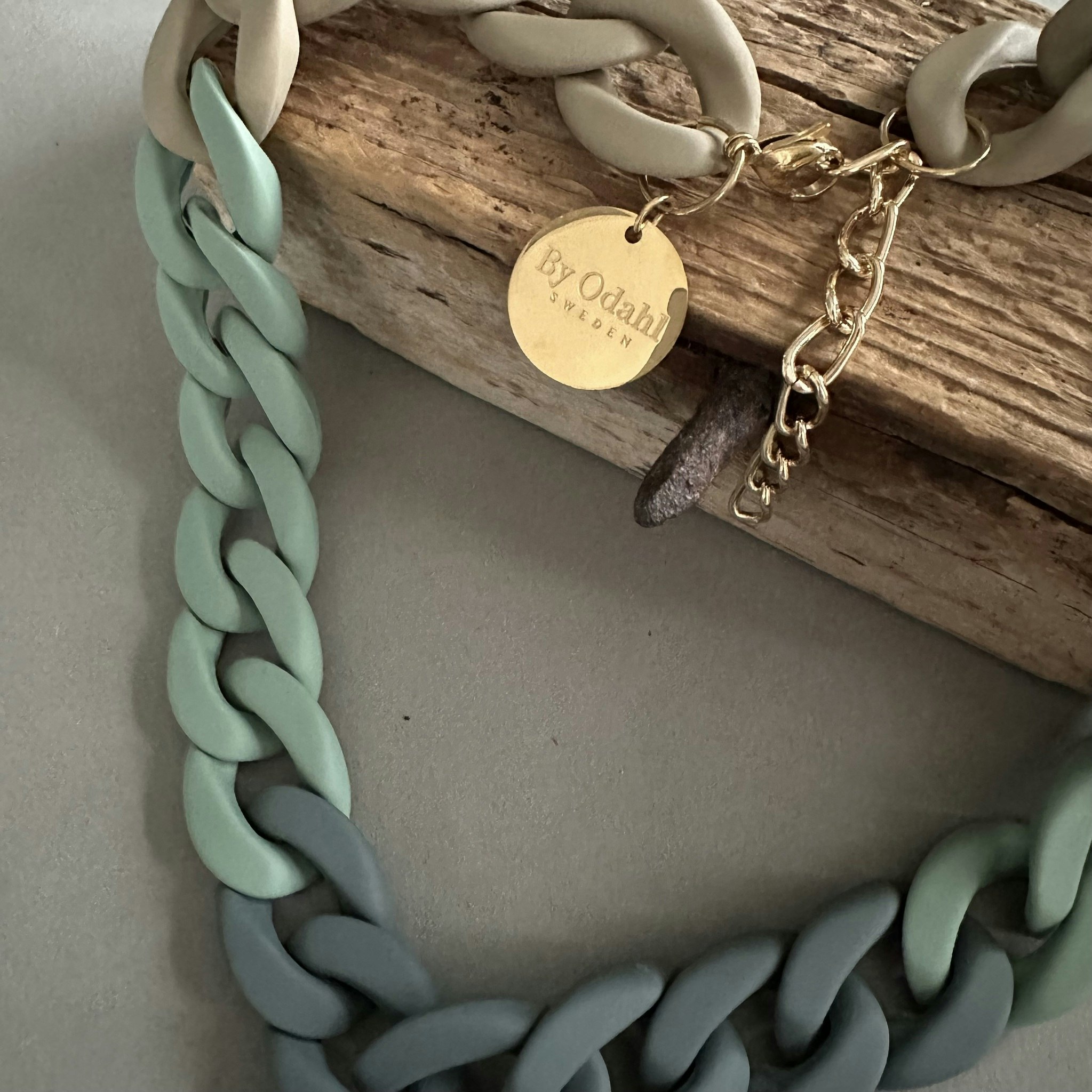 Halsband i beige/dimgrön/grågrön