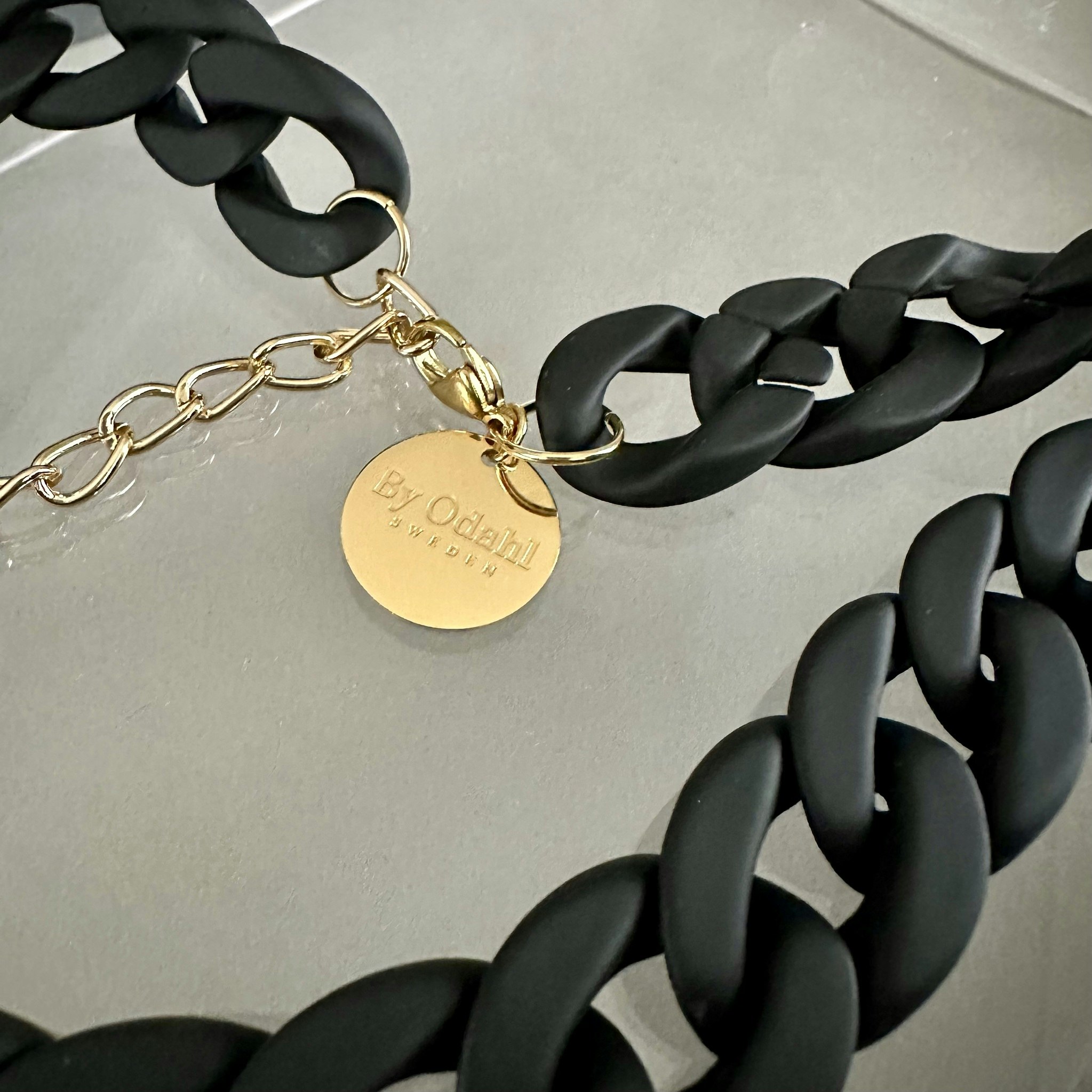 Svart halsband från By Odahl