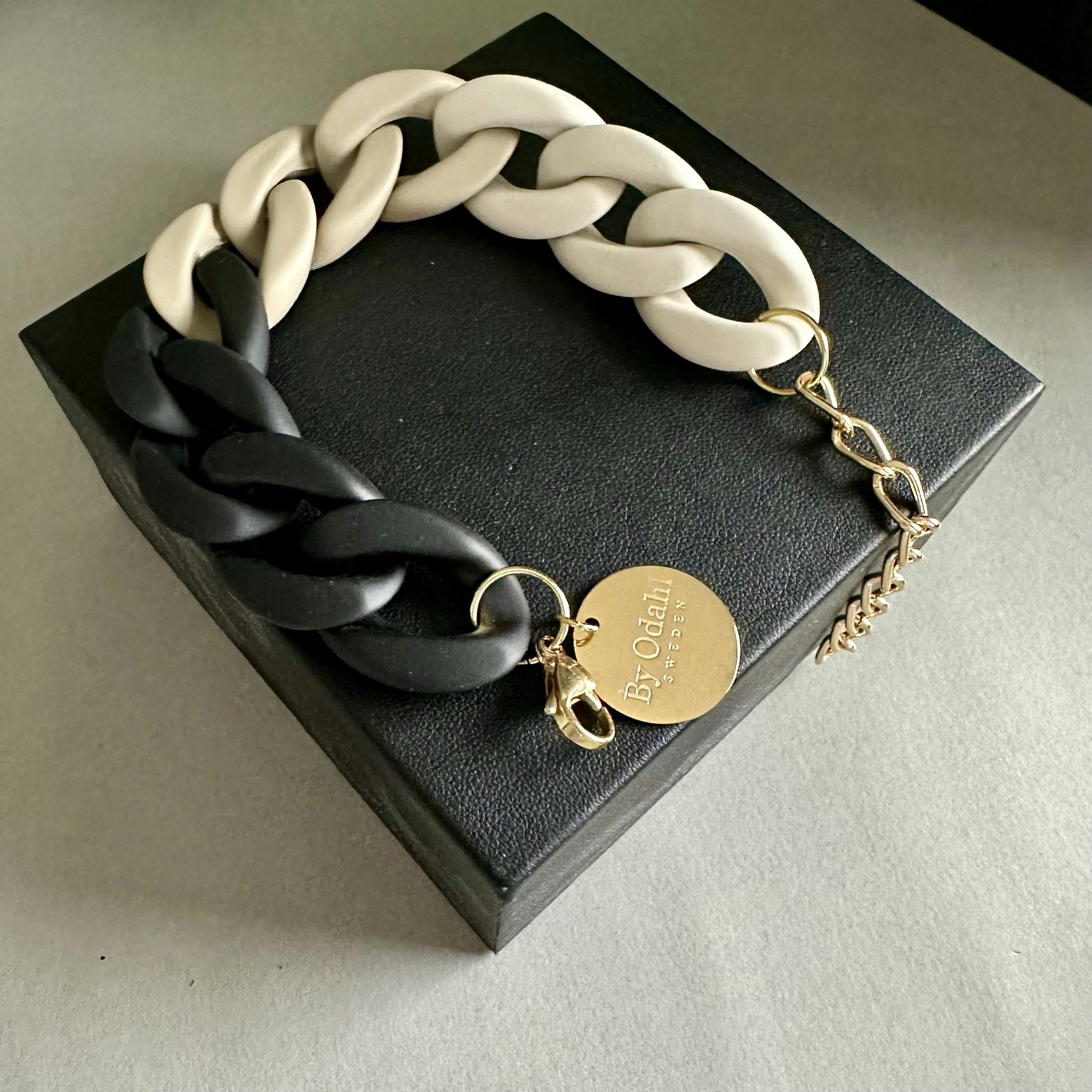 Armband i beige/nougat/svart