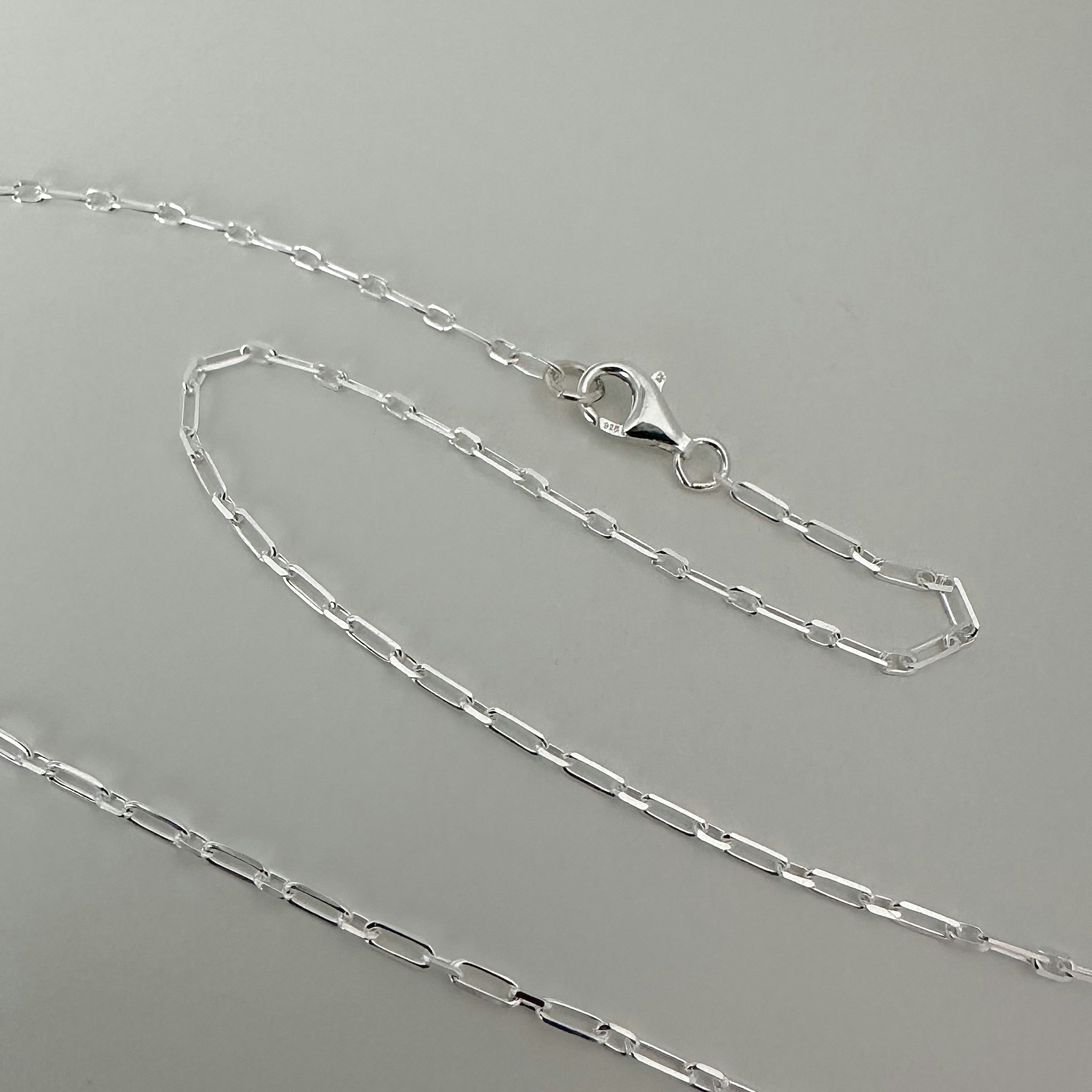 Adriana - Långt supersnyggt silverhalsband