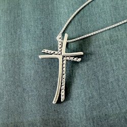 Miriam - Halsband med kors i silver