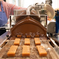 Pärlans Konfektyr Chocolate Covered Caramel Bar, Salted Caramel - 38 grams