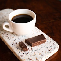Pärlans Konfektyr Chocolate Covered Caramel Bar, Calabrian Liquorice - 38 grams
