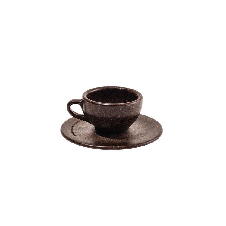 espresso kopp med fat av återvunna kaffebönor från kaffeeform.