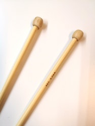 Ett par stickor av Bambu 35 cm längd SKC 3,00-8,00 mm